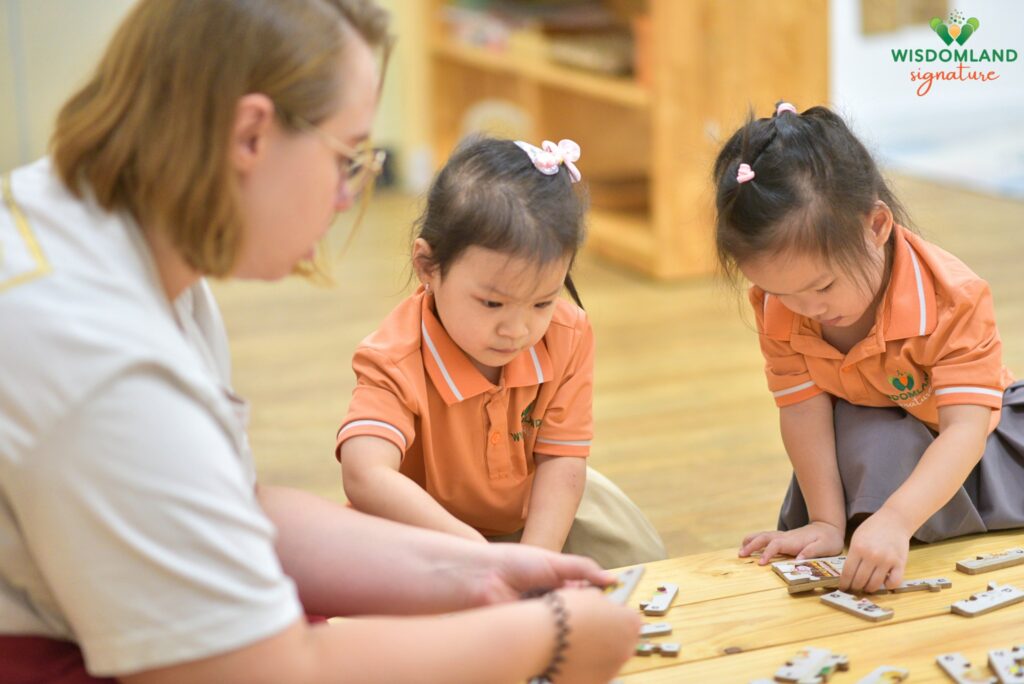 tre-hoc-tieng-anh-voi-giao-vien-nuoc-ngoai-tai-wisdomland